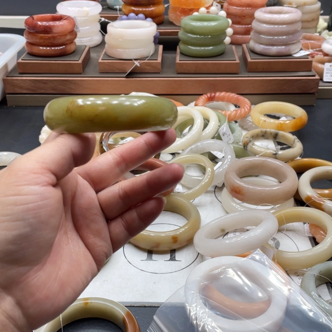 素***素未镶嵌手镯石英质玉