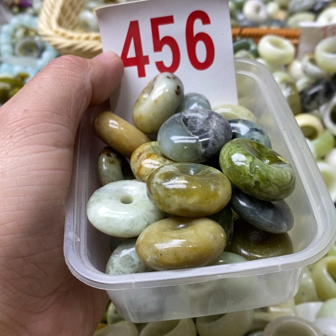 蛇纹石玉挂坠未镶嵌