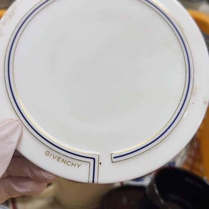 瓷片月****兔开播啦…开播啦