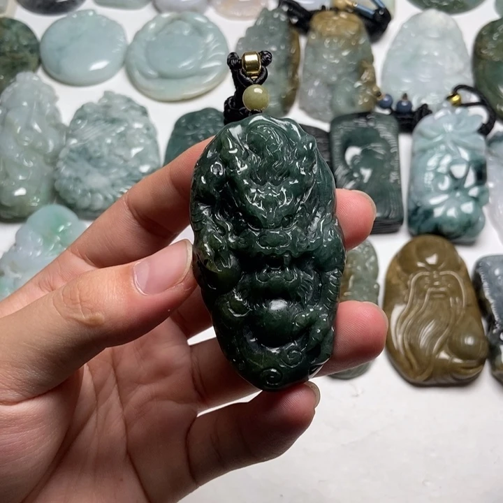 翡翠未镶嵌颈饰龙牌39