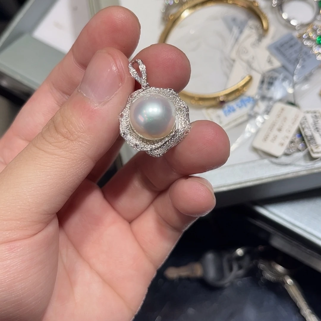 颈饰18K金镶嵌海水珍珠