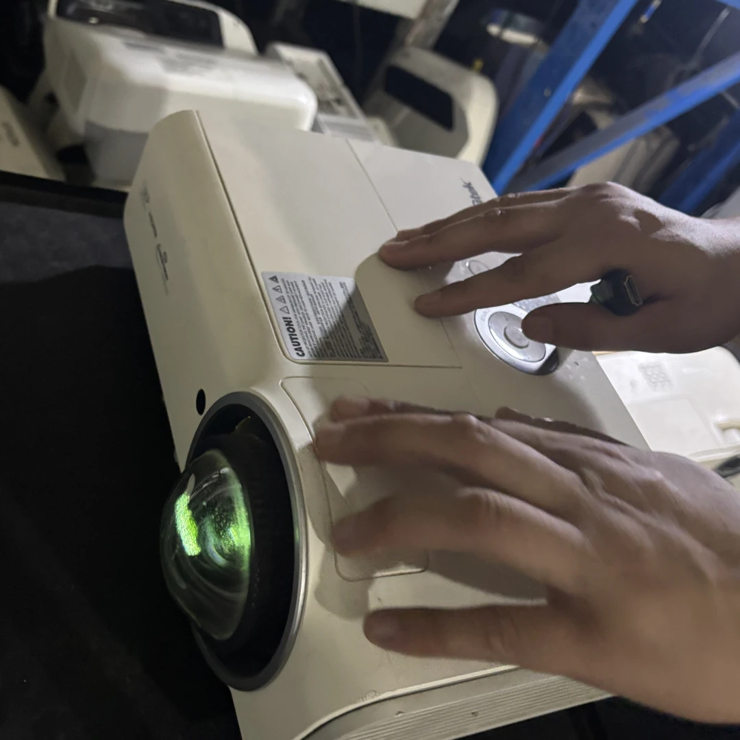 二手 丽讯短焦特价投影仪 运费自理