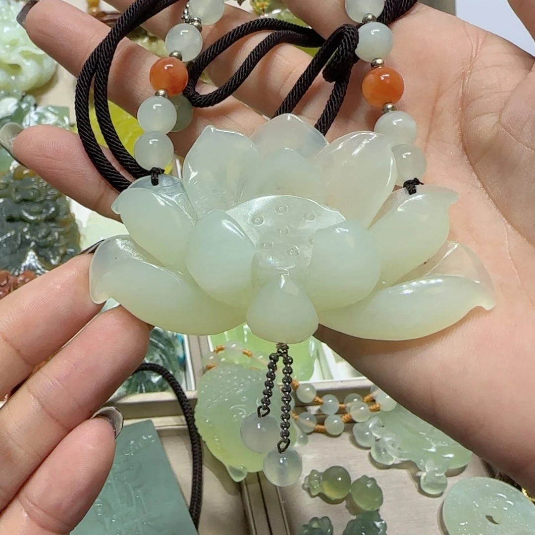 未镶嵌蛇纹石玉吊坠