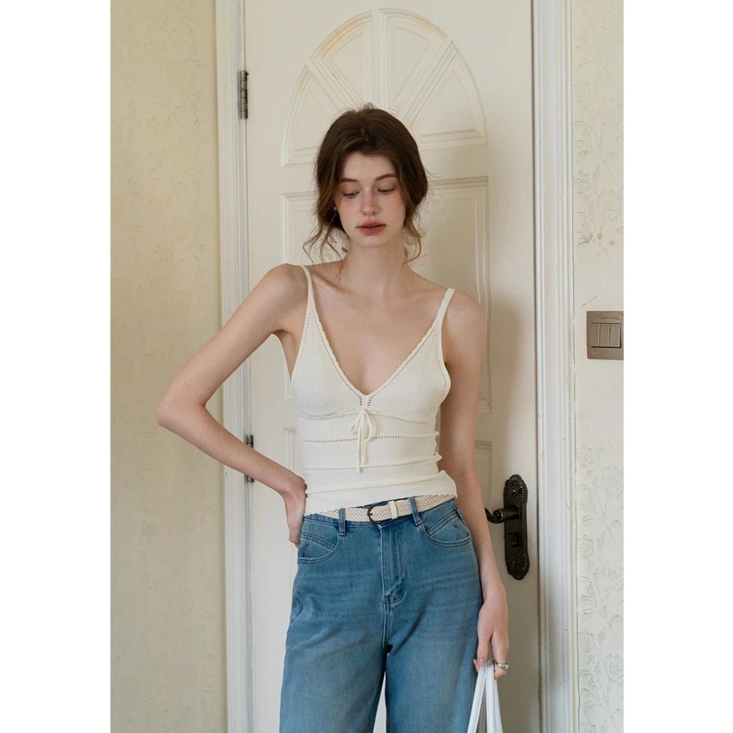 EGGKA【现现】V领系带镂空针织吊带背心显瘦气质上衣E25A5318AF