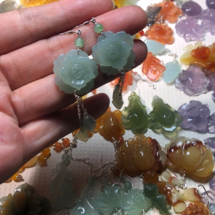雾***花未镶嵌蛇纹石玉耳坠