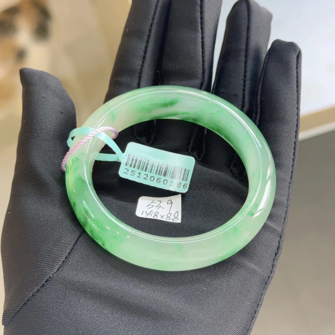 53.9圈口2512060186天然非洲翠手镯（撕毁标签概不退换）