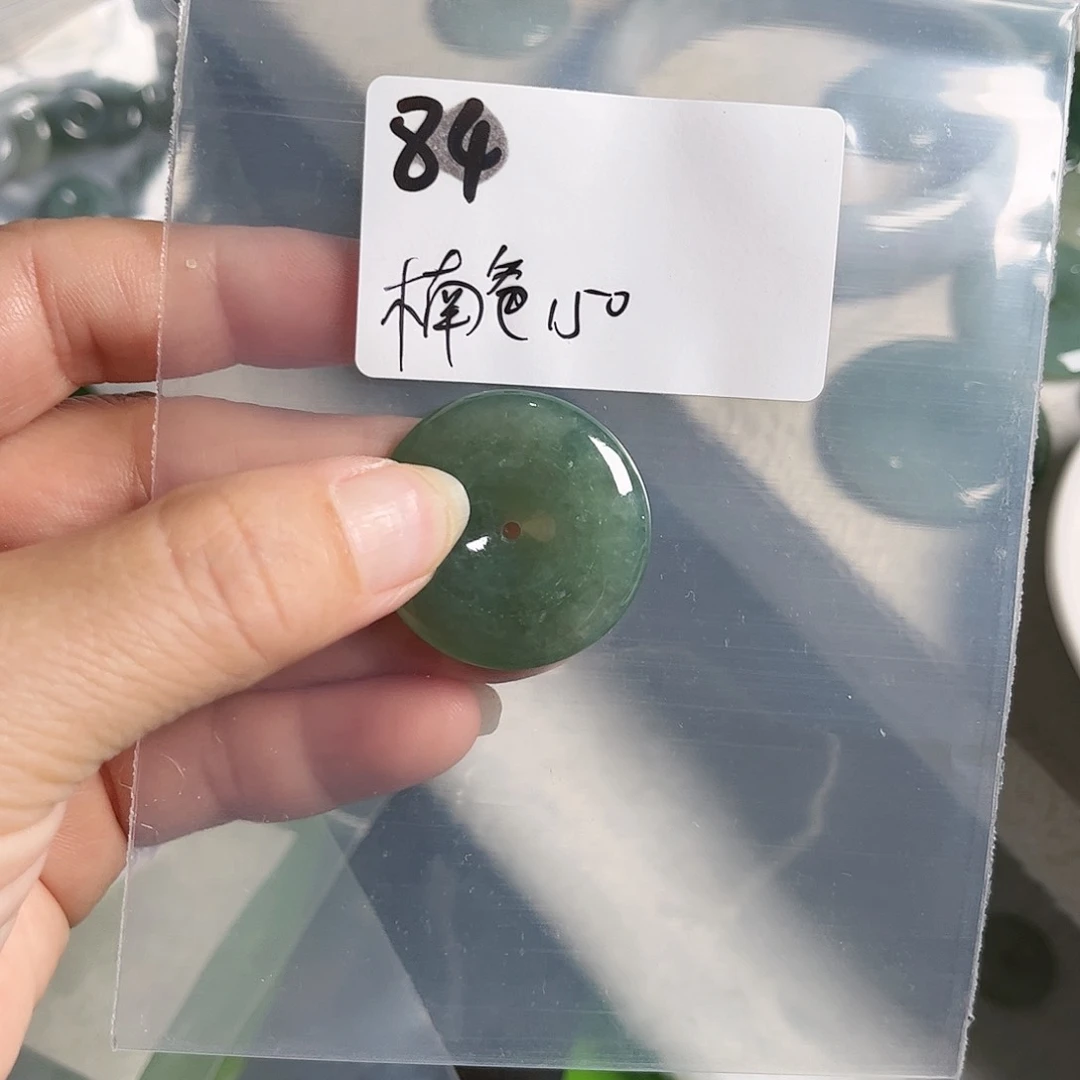 翡翠未镶嵌颈饰?****?不
