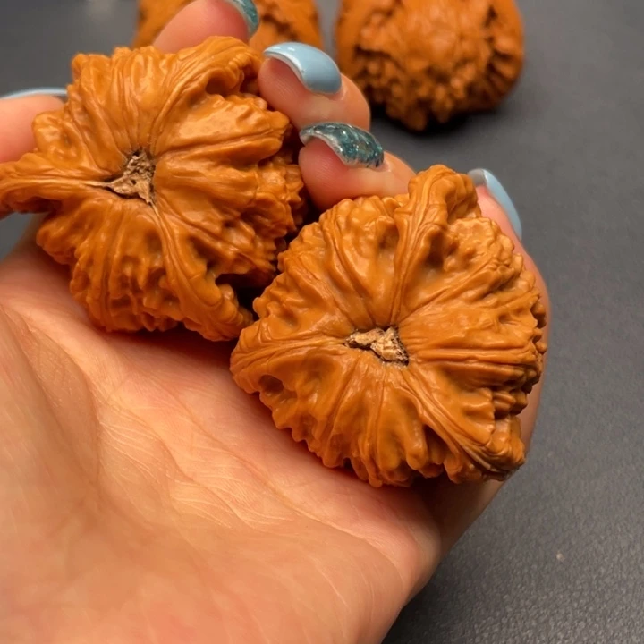 禹***迪文玩核桃吊坠白狮子