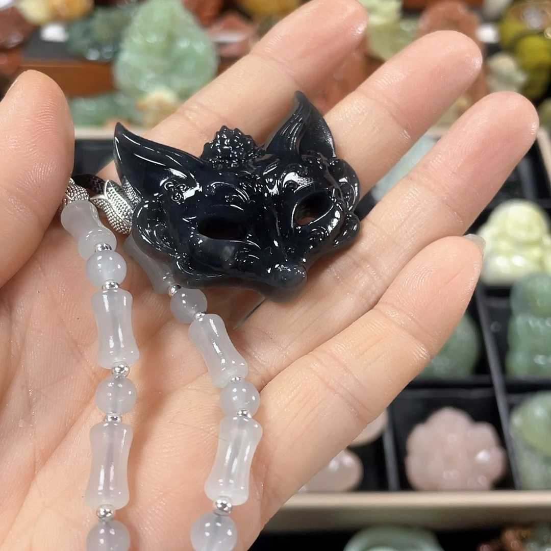 蛇纹石玉颈饰未镶嵌