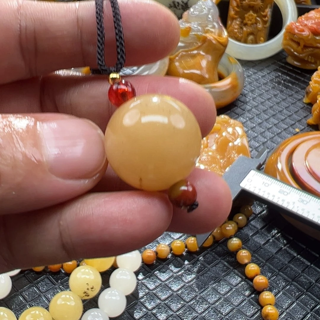 颈饰未镶嵌石英质玉