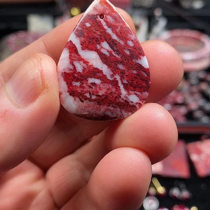 天然辰砂天然朱砂原石吊坠