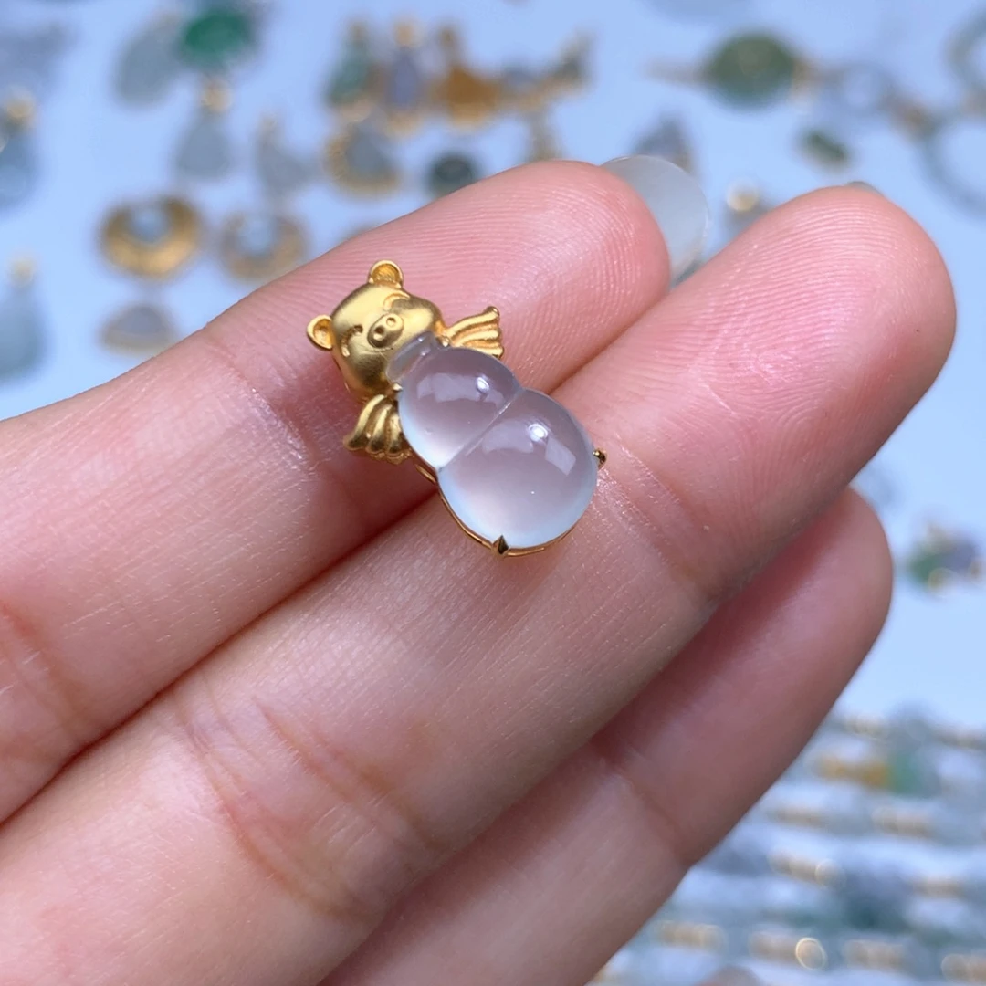 翡翠18K金镶嵌吊坠(不含链)飞天猪
