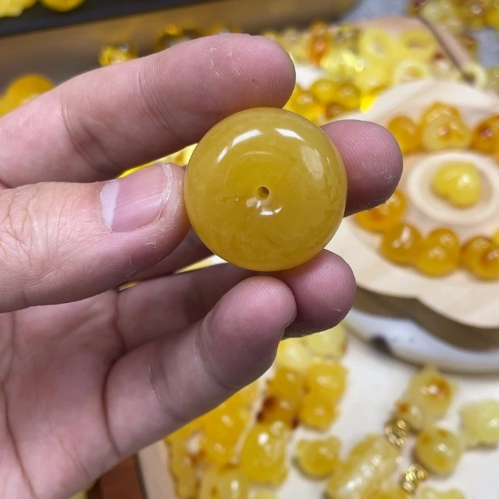 琥珀未镶嵌珠宝奇石