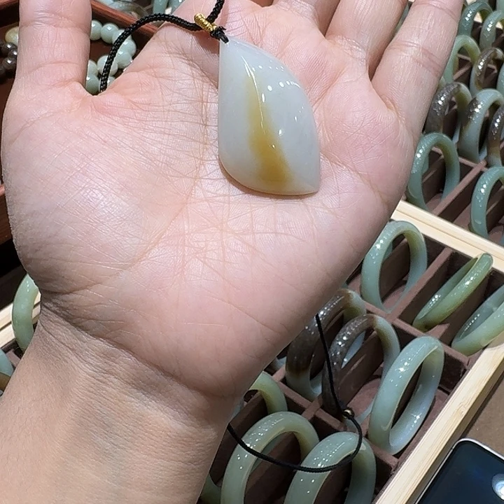 和田玉（糖玉）未镶嵌手镯
