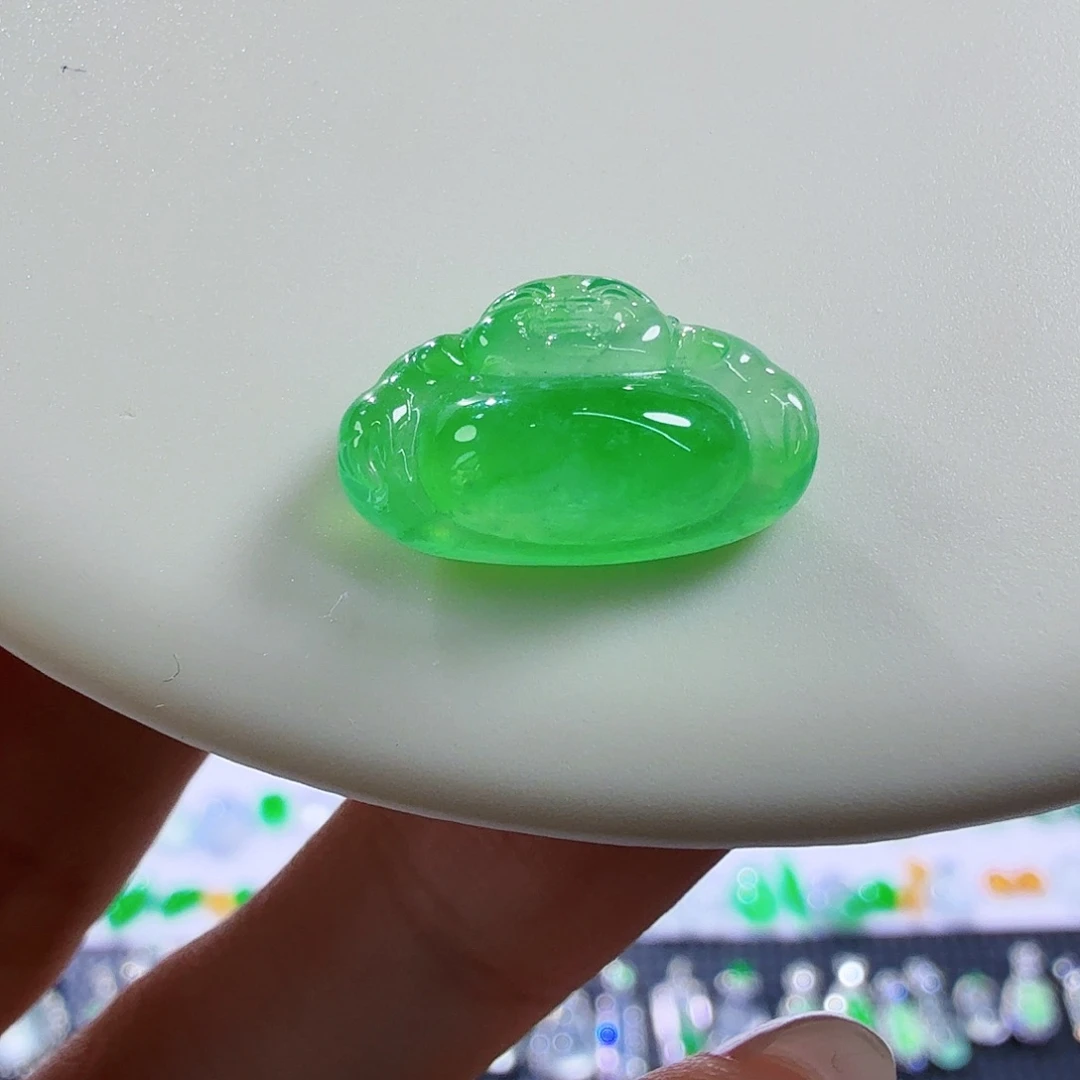 翡翠未镶嵌颈饰佛公