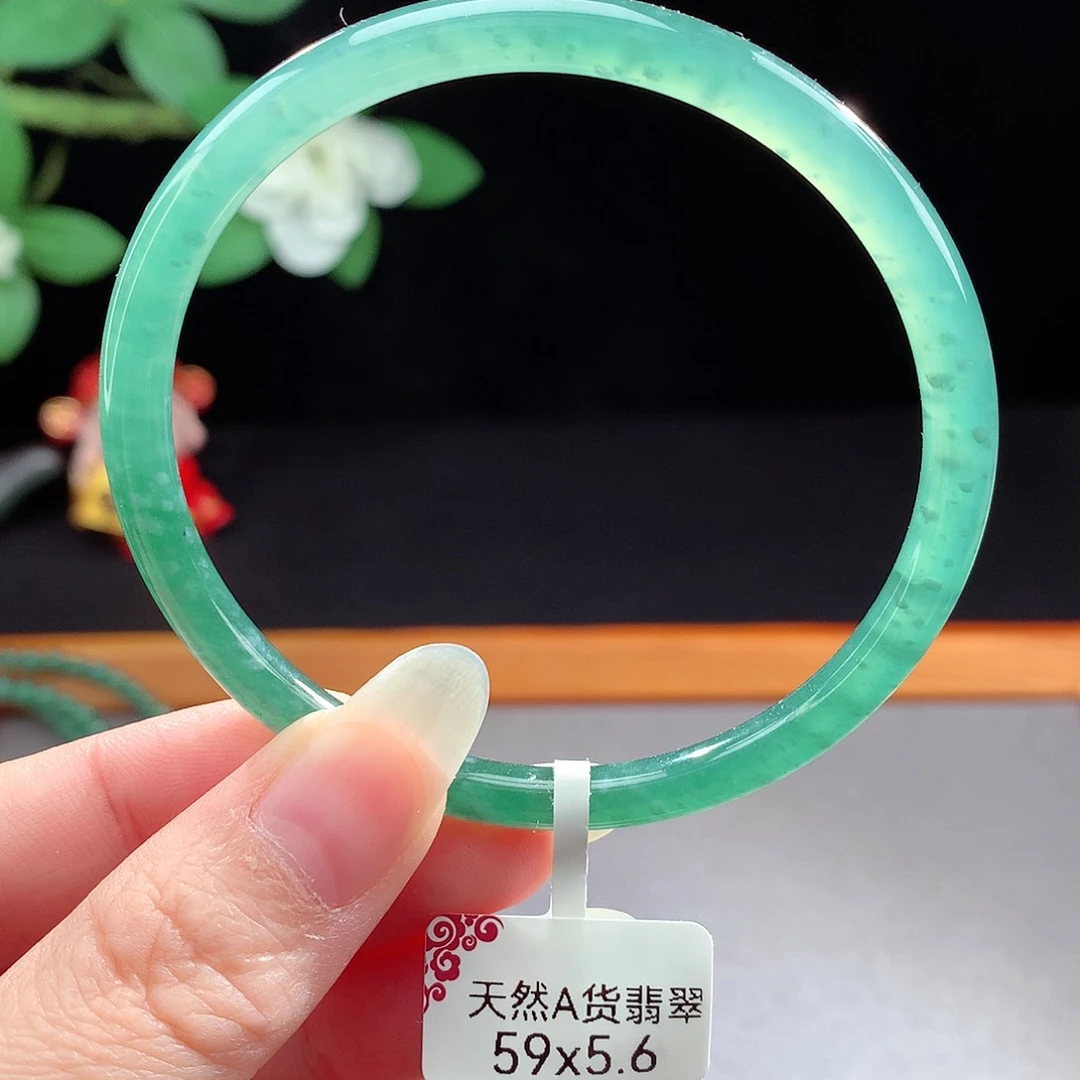 未镶嵌手镯（圆镯）翡翠