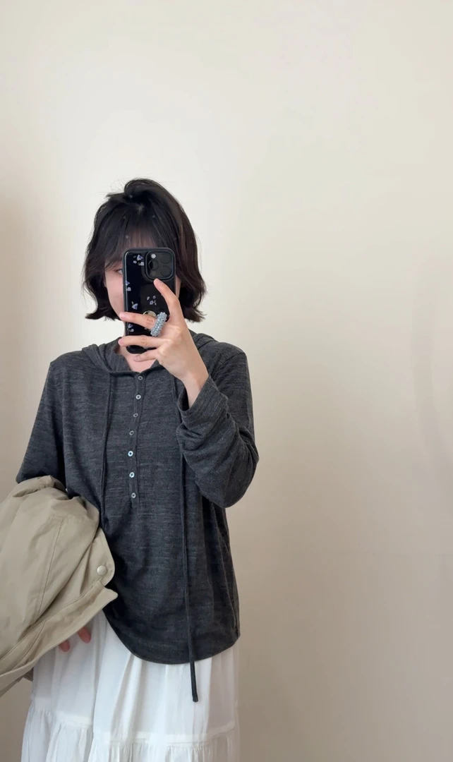 苏晨 纸片人显瘦连帽半门襟纽扣长袖T恤