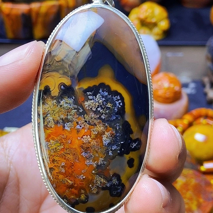 y***n玛瑙/玉髓战国红玛瑙颈饰未镶嵌