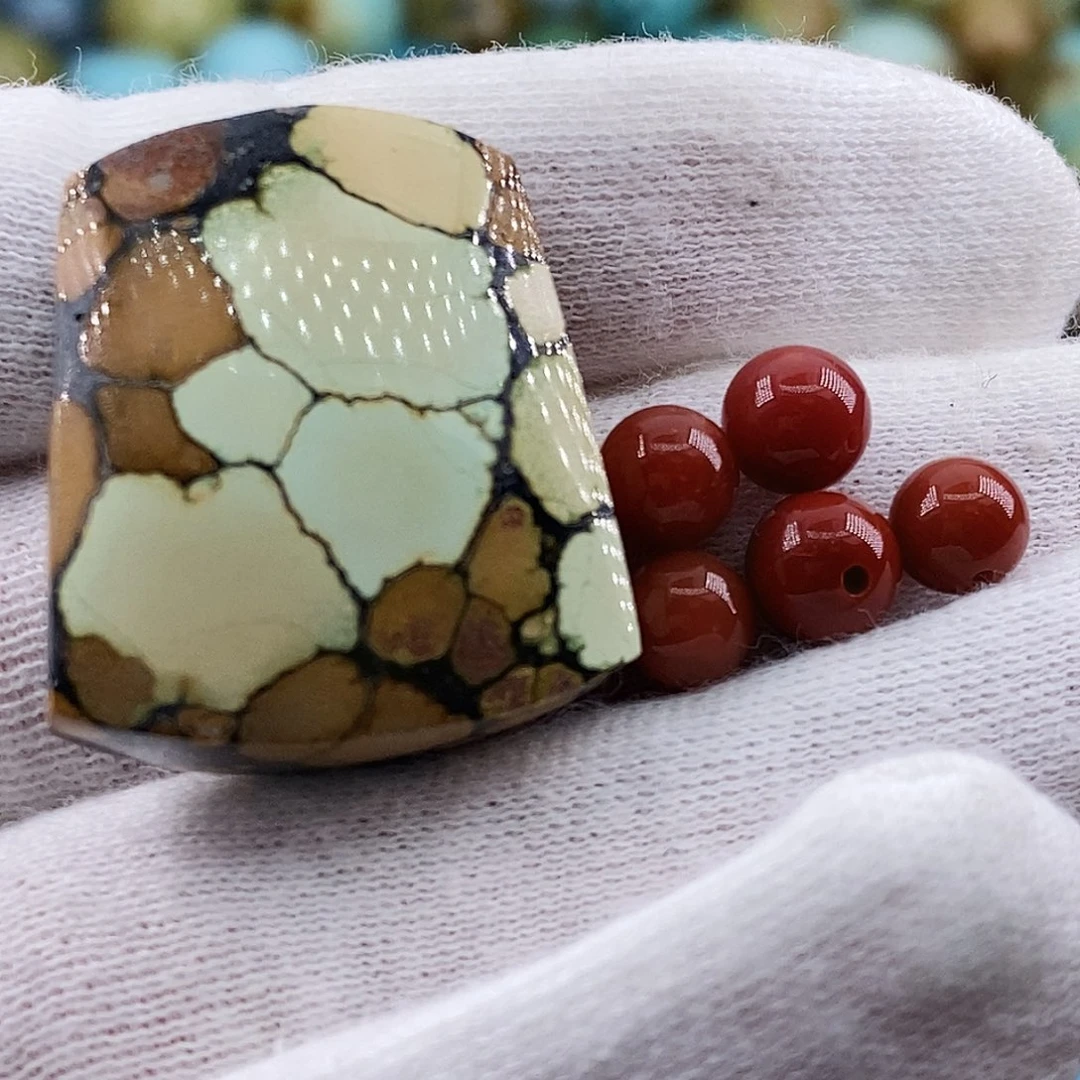 南红玛瑙未镶嵌珠宝奇石