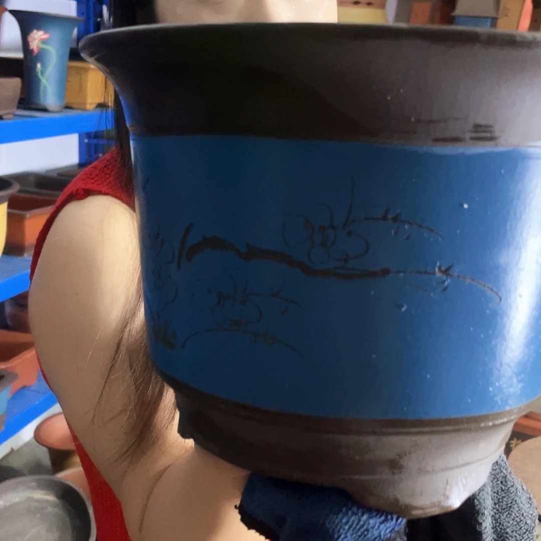 宜兴紫砂蓝刻绘金钟大