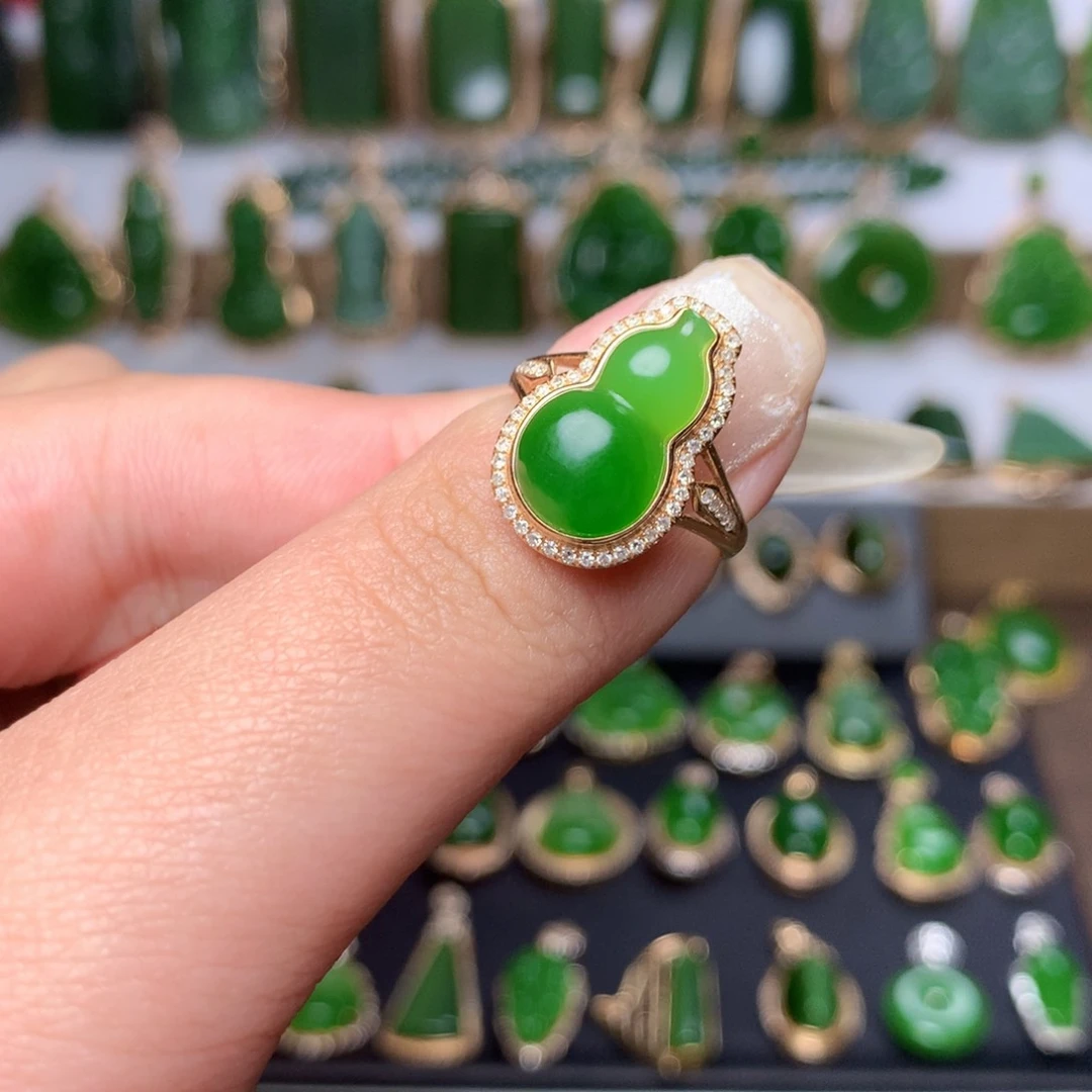 和田玉（碧玉）戒指18K金镶嵌