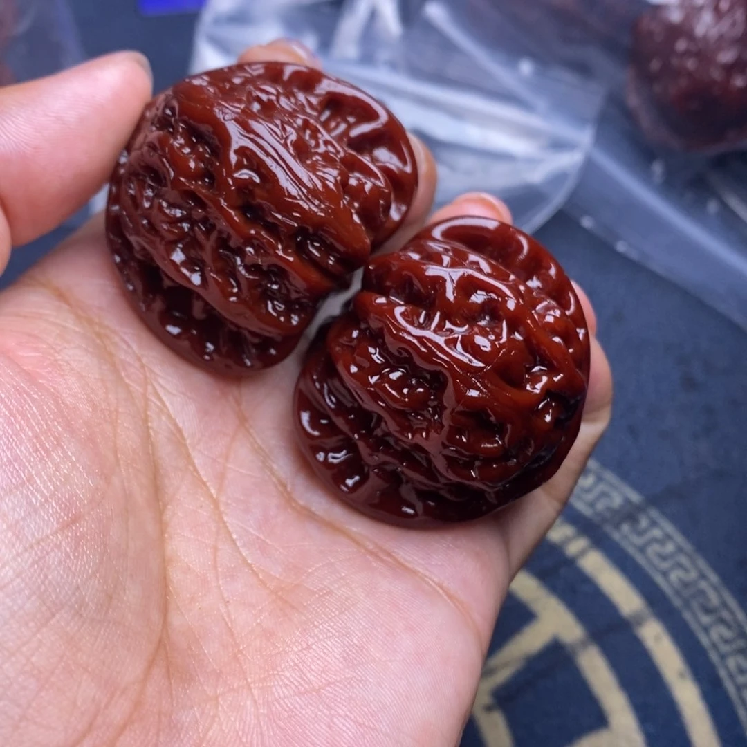 文玩核桃吊坠三角白 42