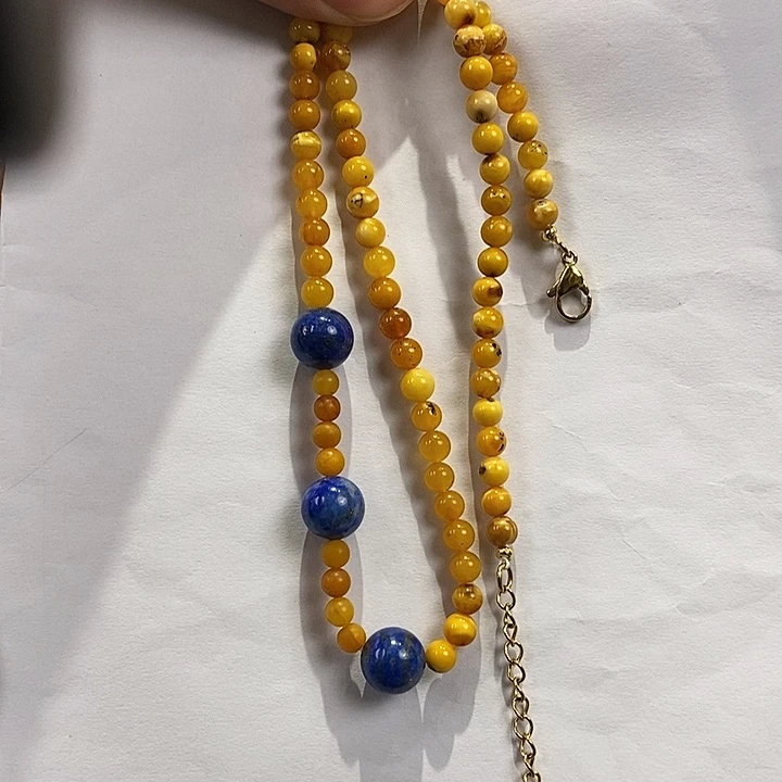 琥珀未镶嵌颈饰多人