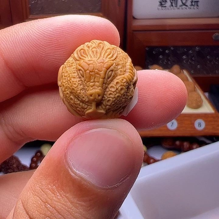 猴头核桃吊坠精工灵蛇18