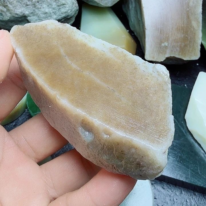 未镶嵌和田玉（糖玉）珠宝奇石