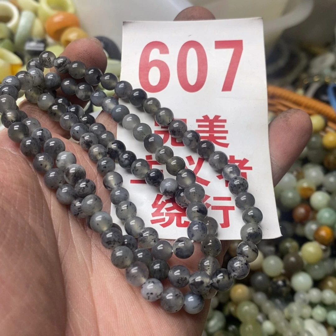 蛇纹石玉挂坠未镶嵌