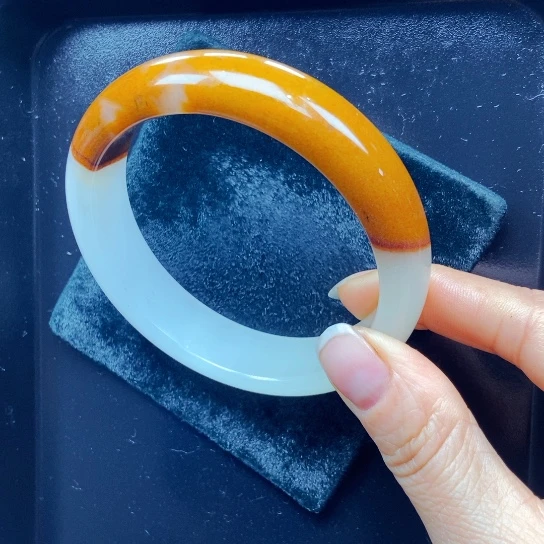 石英质玉（黄龙玉）未镶嵌颈饰