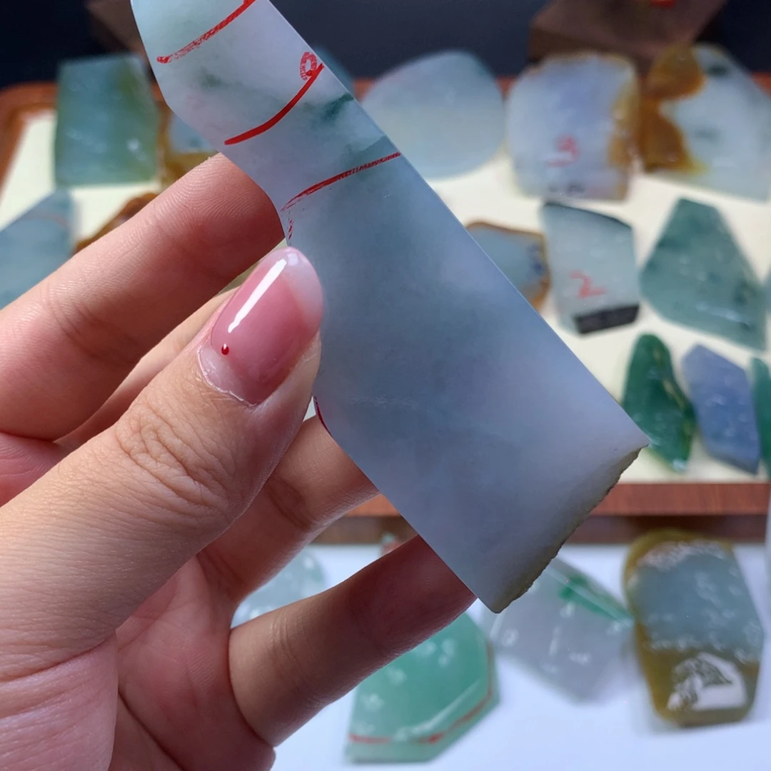 翡翠未镶嵌颈饰好