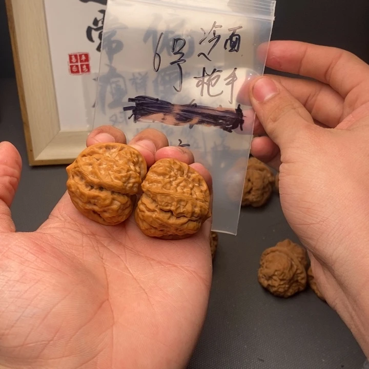 冷***手核桃文玩核桃蛤蟆头打底