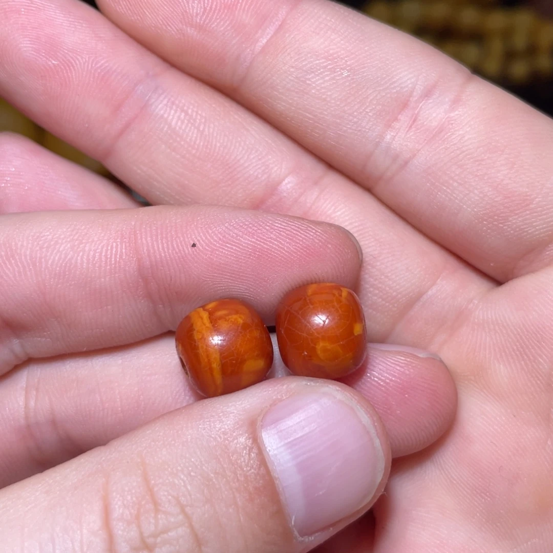 墨***亭琥珀未镶嵌裸石两颗