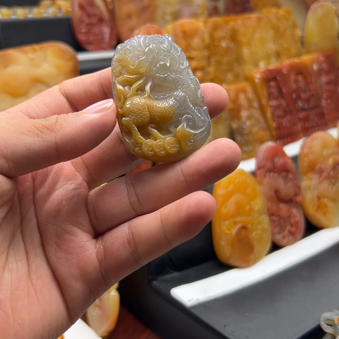 未镶嵌石英质玉（黄龙玉）黄龙玉