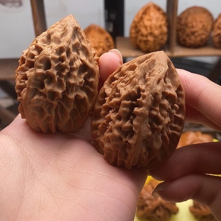 伊***向吊坠文玩核桃核桃