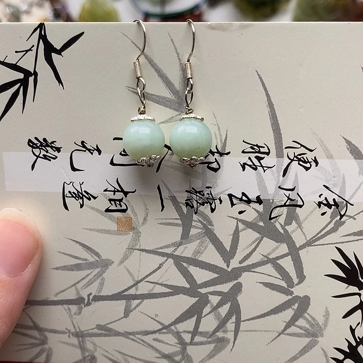 蛇纹石玉耳钉未镶嵌