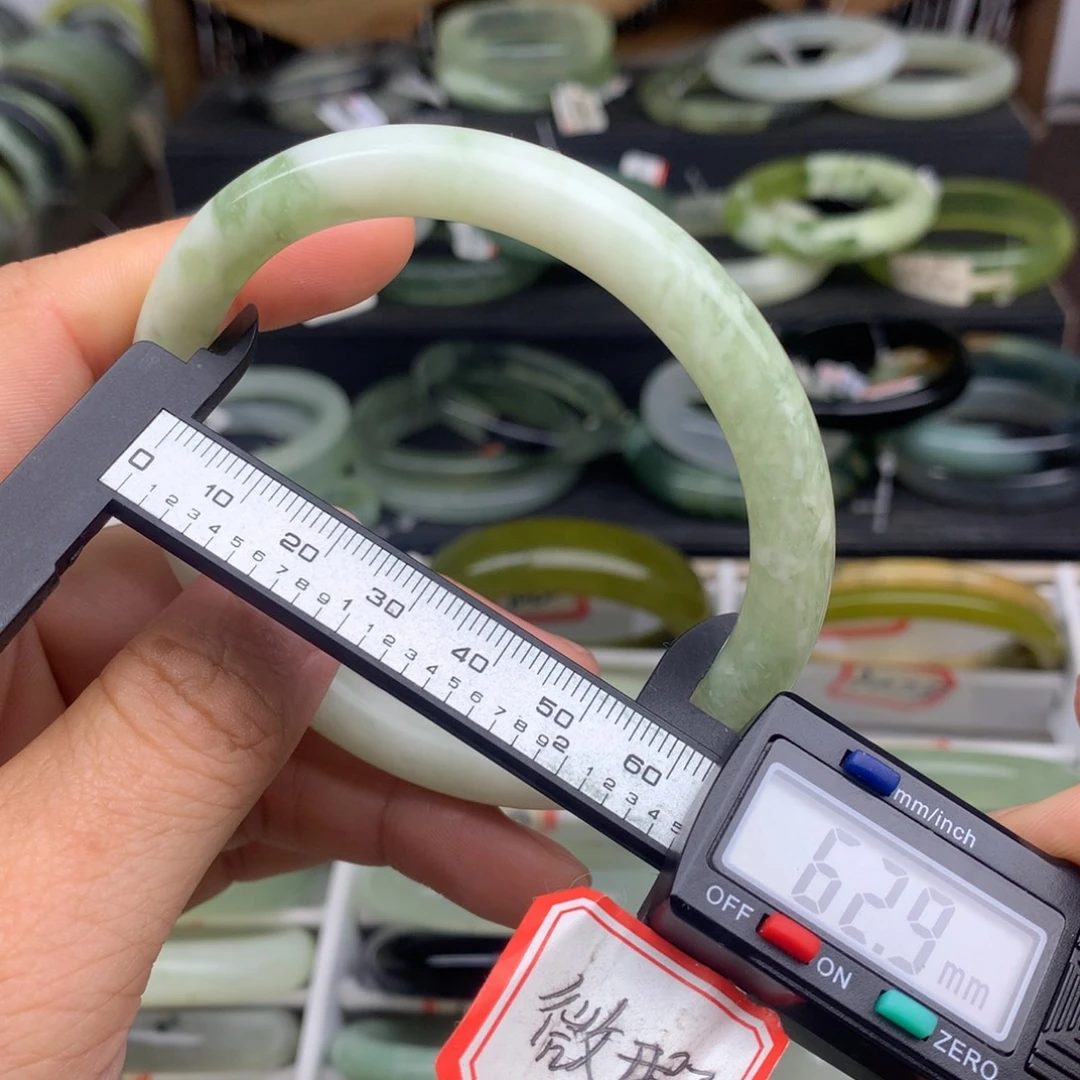 蛇纹石玉未镶嵌手镯1029