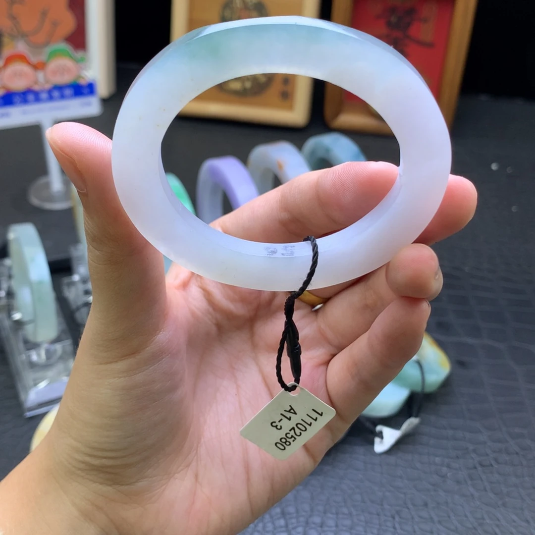 定制翡翠未镶嵌翡翠手镯