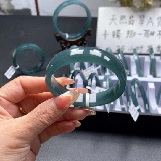 翡翠手镯未镶嵌可****要