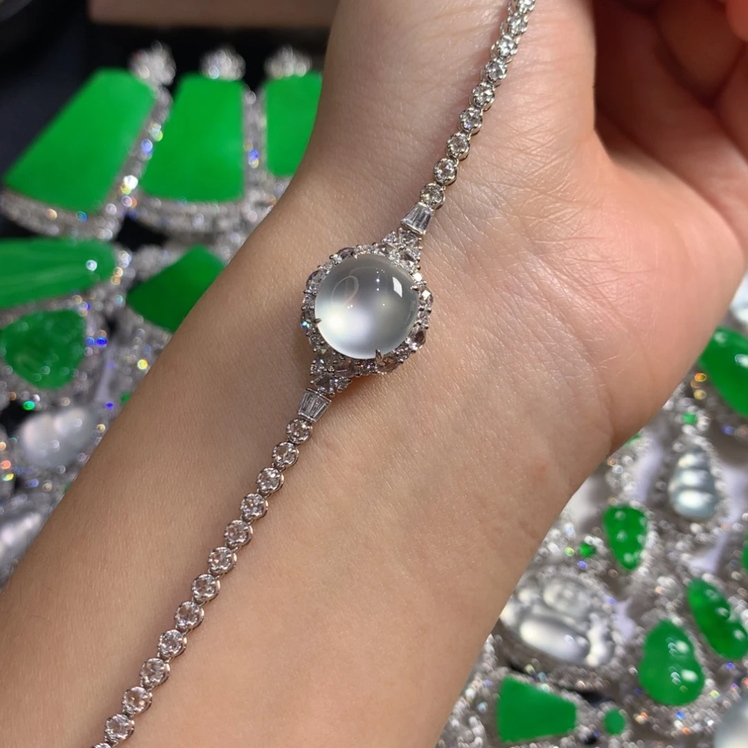 翡翠18K金镶嵌颈饰蛋面手链