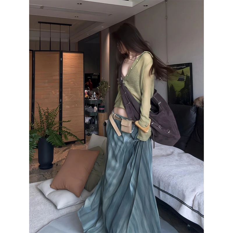 夏季清冷松弛感穿搭内搭吊带休闲绿色针织上衣扎染印花半身裙套装