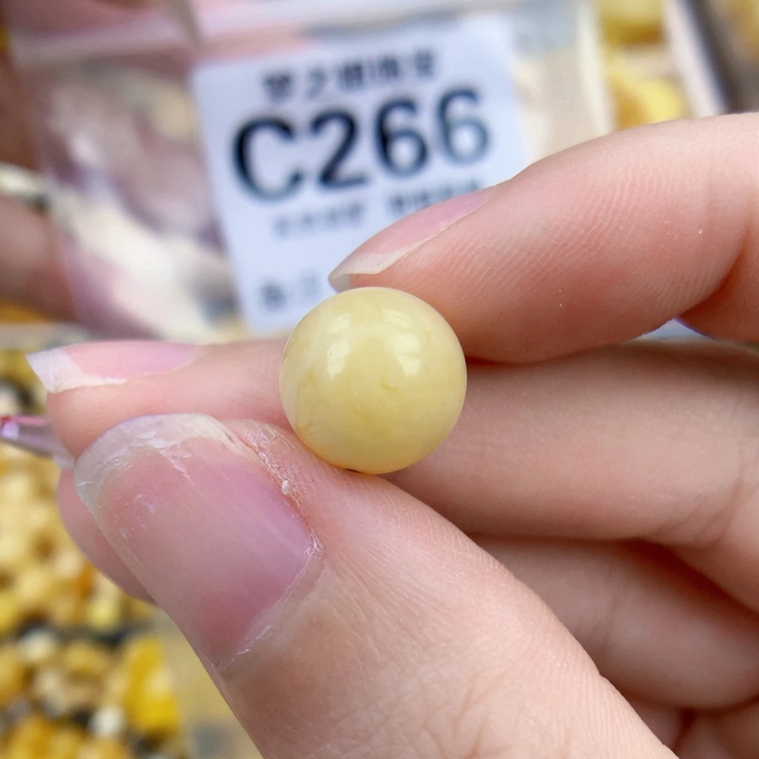 未镶嵌琥珀珠宝奇石10.7