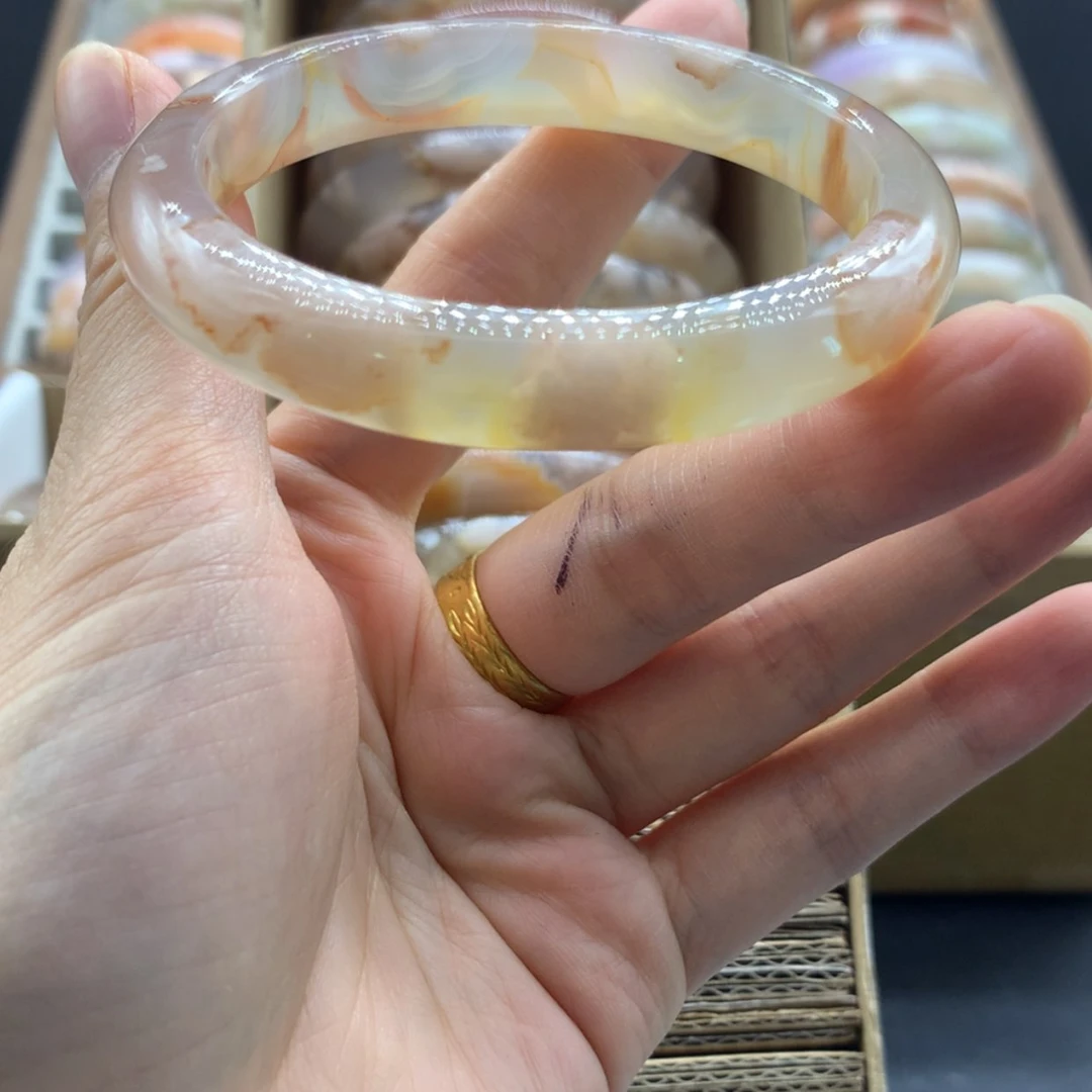 【闪购商品】玛瑙/玉髓手镯未镶嵌?****糕