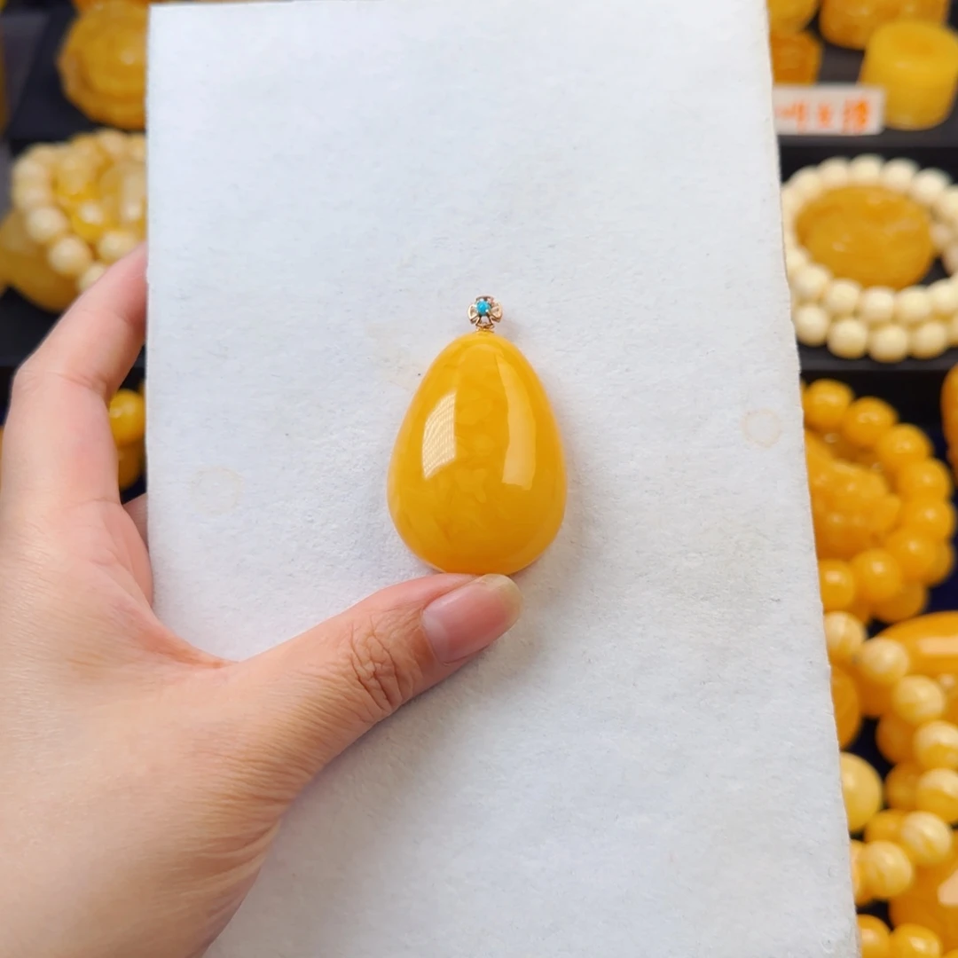 蜜蜡18K金镶嵌颈饰吊坠