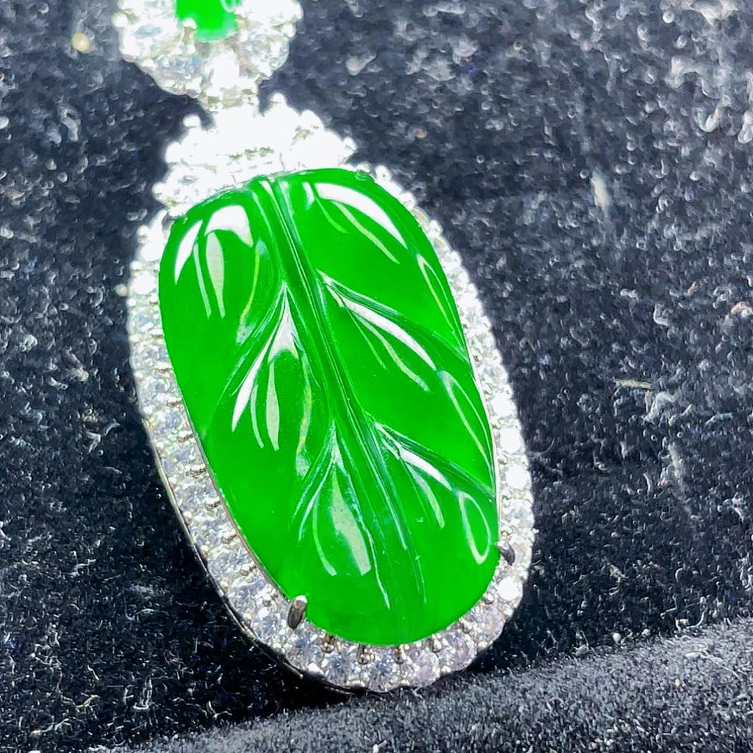 翡翠未镶嵌颈饰13