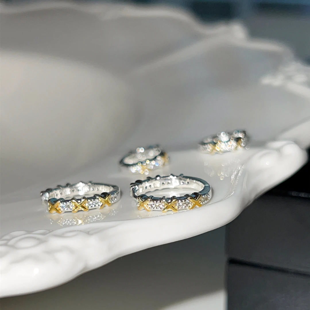 钛钢耳饰 撞色交叉耳圈小众设计感感超闪精致个性耳扣冷淡风耳环