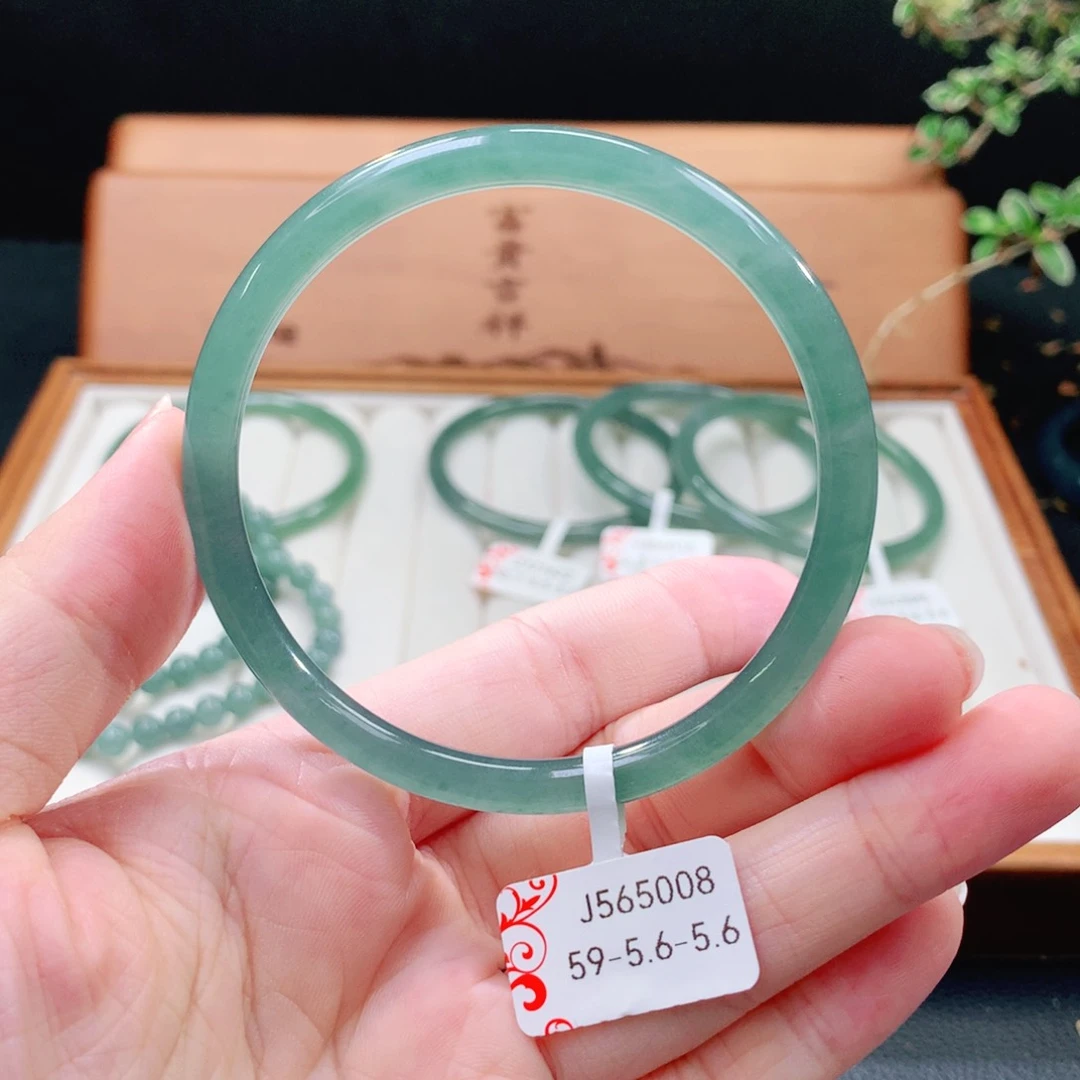 翡翠手镯（圆镯）未镶嵌