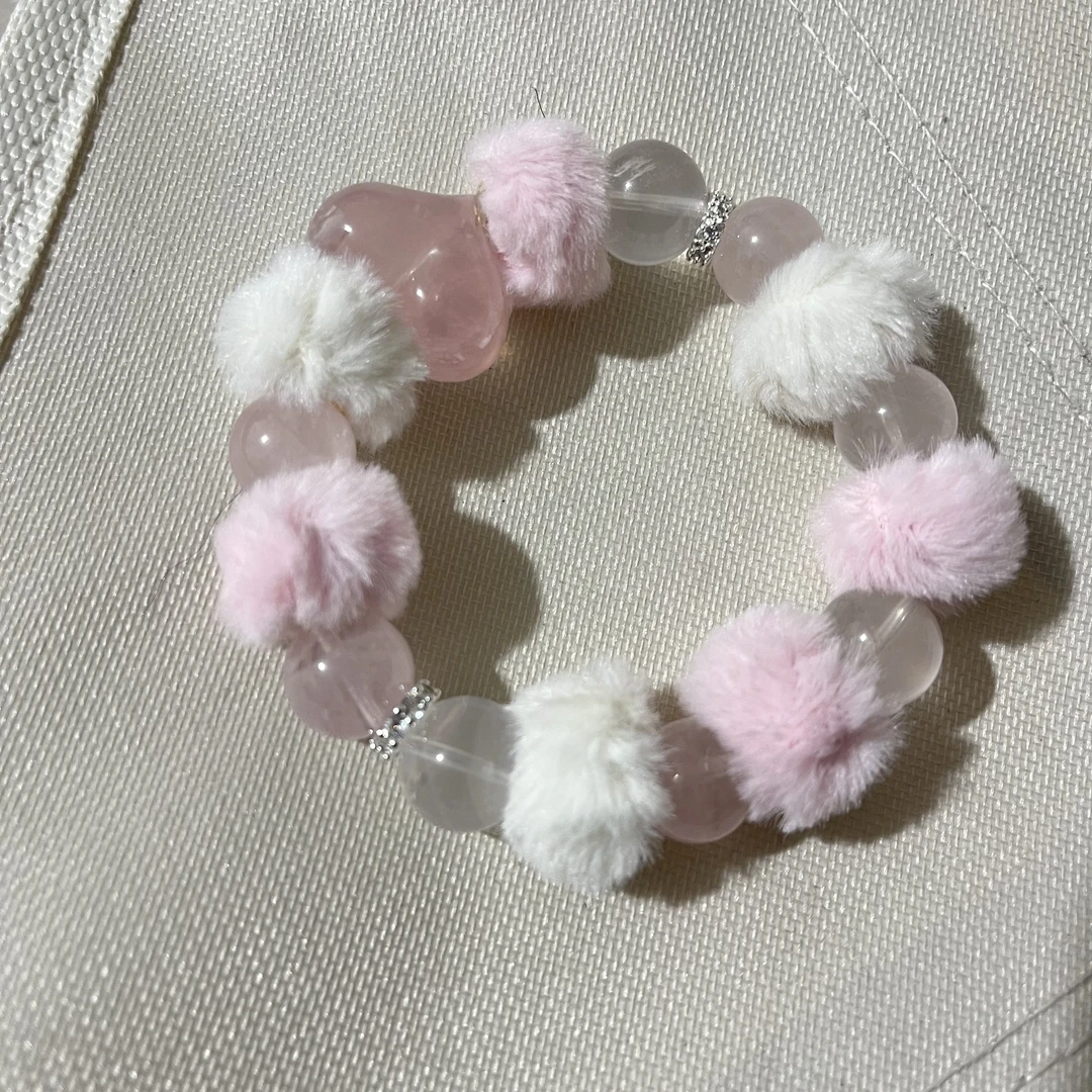 【梵东甄选】B018-天然粉水晶屁桃设计款毛绒手串-多样性发其一