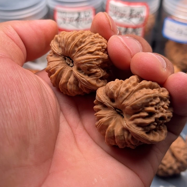 把件文玩核桃凹的